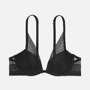 Incredible by Victoria’s Secret. Size 34DD
NWOT